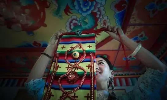 藏族成人礼表演视频,青春绽放的藏族传统仪式