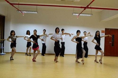 苗族成人班舞蹈视频,传承千年文化韵律