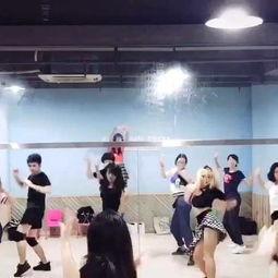 教师成人舞蹈群舞视频,成人舞蹈群舞视频赏析