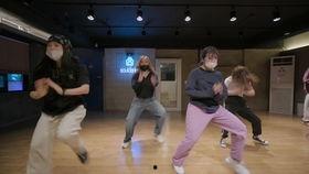 法兰成人街舞视频,动感舞步演绎街头魅力