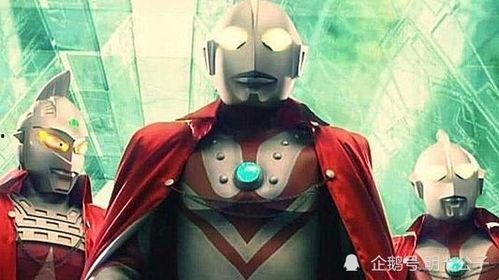 奥特曼扮成人抓鱼视频,趣味抓鱼视频走红网络