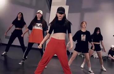 埠河成人跳舞视频播放网,网络视频播放带你领略舞动魅力